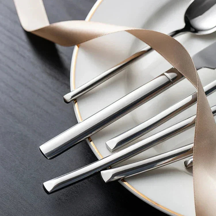 Cressida Cutlery Set - Image 4